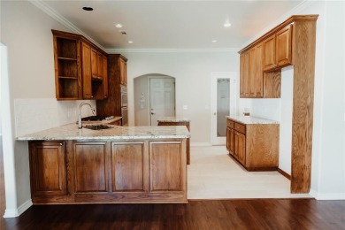 Beautiful Home in Windmill Ridge - Welcome to this stunning 2506 on Shawnee Country Club in Oklahoma - for sale on GolfHomes.com, golf home, golf lot