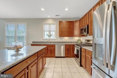 *Heritage Hunt 55+* GORGEOUS 3-lvl 'Lakemont'* Screened Porch!* on Heritage Hunt Golf and Country Club in Virginia - for sale on GolfHomes.com, golf home, golf lot