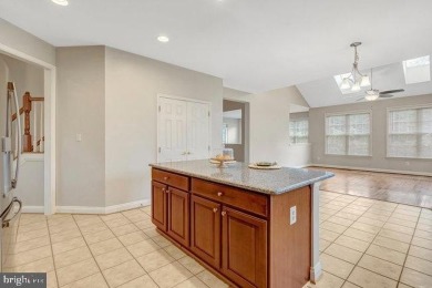 *Heritage Hunt 55+* GORGEOUS 3-lvl 'Lakemont'* Screened Porch!* on Heritage Hunt Golf and Country Club in Virginia - for sale on GolfHomes.com, golf home, golf lot