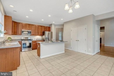 *Heritage Hunt 55+* GORGEOUS 3-lvl 'Lakemont'* Screened Porch!* on Heritage Hunt Golf and Country Club in Virginia - for sale on GolfHomes.com, golf home, golf lot