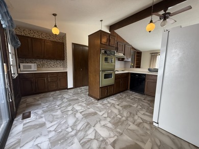 This charming 3-bedroom, 2.5-bath home sits on Lake Omaha in on Cherokee Village South Course in Arkansas - for sale on GolfHomes.com, golf home, golf lot