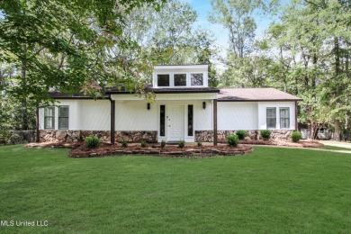 *Seller is now offering $15,000 in concessions!!!!*Welcome to on Castlewoods Golf Club in Mississippi - for sale on GolfHomes.com, golf home, golf lot