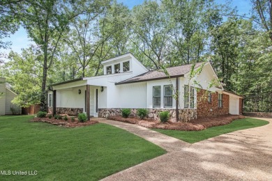 *Seller is now offering $15,000 in concessions!!!!*Welcome to on Castlewoods Golf Club in Mississippi - for sale on GolfHomes.com, golf home, golf lot