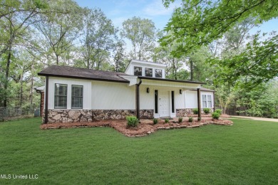 *Seller is now offering $15,000 in concessions!!!!*Welcome to on Castlewoods Golf Club in Mississippi - for sale on GolfHomes.com, golf home, golf lot