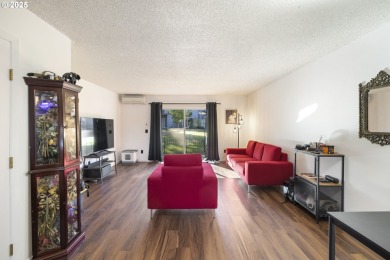 This spacious 3 bedroom + Bonus/4th bedroom condo offers room to on  in Oregon - for sale on GolfHomes.com, golf home, golf lot