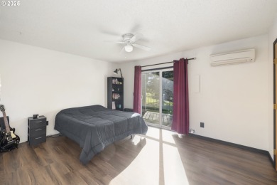 This spacious 3 bedroom + Bonus/4th bedroom condo offers room to on  in Oregon - for sale on GolfHomes.com, golf home, golf lot