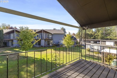 This spacious 3 bedroom + Bonus/4th bedroom condo offers room to on  in Oregon - for sale on GolfHomes.com, golf home, golf lot