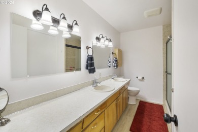 This spacious 3 bedroom + Bonus/4th bedroom condo offers room to on  in Oregon - for sale on GolfHomes.com, golf home, golf lot