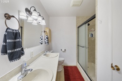 This spacious 3 bedroom + Bonus/4th bedroom condo offers room to on  in Oregon - for sale on GolfHomes.com, golf home, golf lot