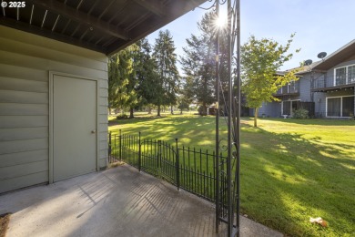 This spacious 3 bedroom + Bonus/4th bedroom condo offers room to on  in Oregon - for sale on GolfHomes.com, golf home, golf lot