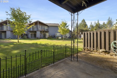 This spacious 3 bedroom + Bonus/4th bedroom condo offers room to on  in Oregon - for sale on GolfHomes.com, golf home, golf lot