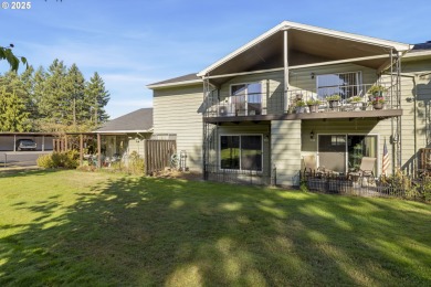 This spacious 3 bedroom + Bonus/4th bedroom condo offers room to on  in Oregon - for sale on GolfHomes.com, golf home, golf lot