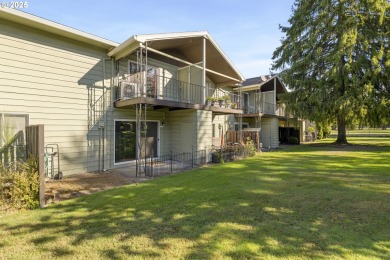 This spacious 3 bedroom + Bonus/4th bedroom condo offers room to on  in Oregon - for sale on GolfHomes.com, golf home, golf lot