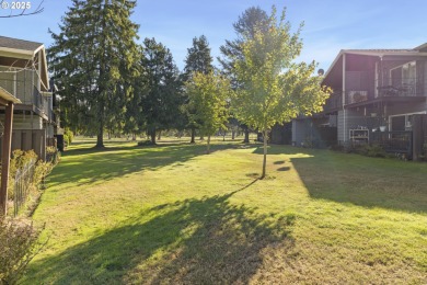 This spacious 3 bedroom + Bonus/4th bedroom condo offers room to on  in Oregon - for sale on GolfHomes.com, golf home, golf lot