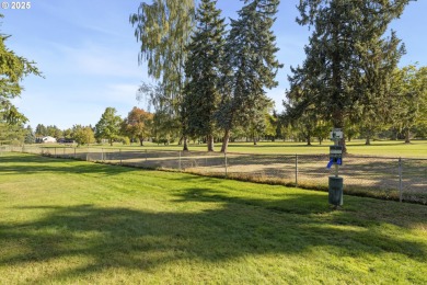 This spacious 3 bedroom + Bonus/4th bedroom condo offers room to on  in Oregon - for sale on GolfHomes.com, golf home, golf lot