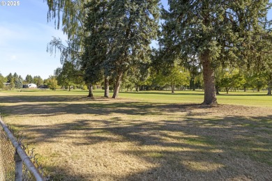 This spacious 3 bedroom + Bonus/4th bedroom condo offers room to on  in Oregon - for sale on GolfHomes.com, golf home, golf lot
