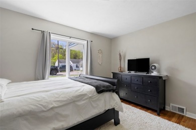 Wow! If you are looking for an absolute move in ready level on The Club At Shadow Lakes in Pennsylvania - for sale on GolfHomes.com, golf home, golf lot