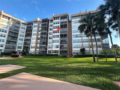 Enjoy easy and comfortable living in this bright 1-bedroom, 1 on Pembroke Lakes Golf Club in Florida - for sale on GolfHomes.com, golf home, golf lot