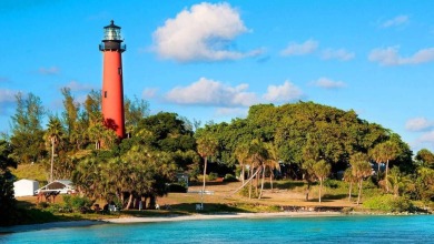 Embrace coastal dwelling in this fully updated condo, ideally on Jupiter Dunes Golf Course in Florida - for sale on GolfHomes.com, golf home, golf lot