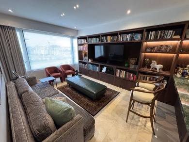 Apartment in Lantana of 415 m2 (4,467.02 SQFT)
Your Luxury Home on  in  - for sale on GolfHomes.com, golf home, golf lot