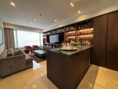 Apartment in Lantana of 415 m2 (4,467.02 SQFT)
Your Luxury Home on  in  - for sale on GolfHomes.com, golf home, golf lot
