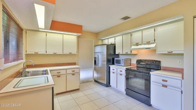 2 Premier suites, 2.5 baths - 2 story Glens Condominium in on Spruce Creek Golf Club in Florida - for sale on GolfHomes.com, golf home, golf lot