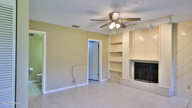 2 Premier suites, 2.5 baths - 2 story Glens Condominium in on Spruce Creek Golf Club in Florida - for sale on GolfHomes.com, golf home, golf lot