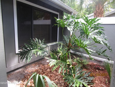 2 Premier suites, 2.5 baths - 2 story Glens Condominium in on Spruce Creek Golf Club in Florida - for sale on GolfHomes.com, golf home, golf lot