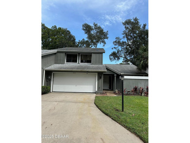 2 Premier suites, 2.5 baths - 2 story Glens Condominium in on Spruce Creek Golf Club in Florida - for sale on GolfHomes.com, golf home, golf lot