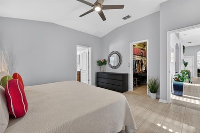 CUTE AS A BUTTON. METICULOUSLY MAINTAINED. GATED COMMUNITY WITH on Meadow Oaks Golf and Country Club in Florida - for sale on GolfHomes.com, golf home, golf lot