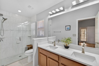 CUTE AS A BUTTON. METICULOUSLY MAINTAINED. GATED COMMUNITY WITH on Meadow Oaks Golf and Country Club in Florida - for sale on GolfHomes.com, golf home, golf lot