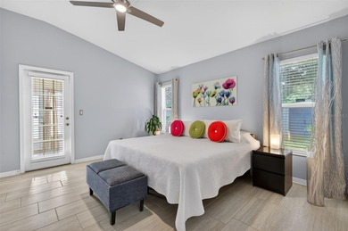 CUTE AS A BUTTON. METICULOUSLY MAINTAINED. GATED COMMUNITY WITH on Meadow Oaks Golf and Country Club in Florida - for sale on GolfHomes.com, golf home, golf lot