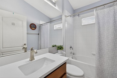 CUTE AS A BUTTON. METICULOUSLY MAINTAINED. GATED COMMUNITY WITH on Meadow Oaks Golf and Country Club in Florida - for sale on GolfHomes.com, golf home, golf lot