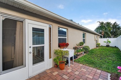 Under contract-accepting backup offers. CUTE AS A BUTTON on Meadow Oaks Golf and Country Club in Florida - for sale on GolfHomes.com, golf home, golf lot