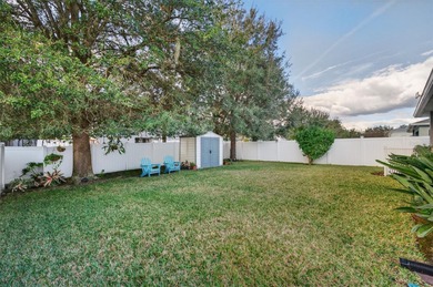 Under contract-accepting backup offers. CUTE AS A BUTTON on Meadow Oaks Golf and Country Club in Florida - for sale on GolfHomes.com, golf home, golf lot