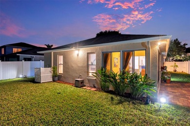 Under contract-accepting backup offers. CUTE AS A BUTTON on Meadow Oaks Golf and Country Club in Florida - for sale on GolfHomes.com, golf home, golf lot