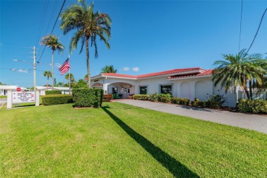 !! NEW PRICE !! Welcome home! This beautifully updated and on Mainlands Golf Club in Florida - for sale on GolfHomes.com, golf home, golf lot