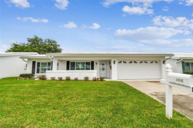 !! NEW PRICE !! Welcome home! This beautifully updated and on Mainlands Golf Club in Florida - for sale on GolfHomes.com, golf home, golf lot