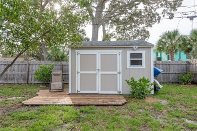 Meticulously maintained 2 bed, 2 bath Dunedin home featuring a on The Dunedin Country Club in Florida - for sale on GolfHomes.com, golf home, golf lot