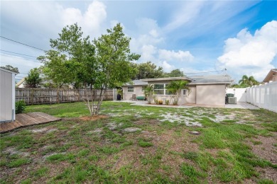 Meticulously maintained 2 bed, 2 bath Dunedin home featuring a on The Dunedin Country Club in Florida - for sale on GolfHomes.com, golf home, golf lot