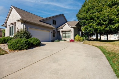 Don't miss this rare opportunity to move into a one-owner, 3 on Ironwood Golf Course in Illinois - for sale on GolfHomes.com, golf home, golf lot