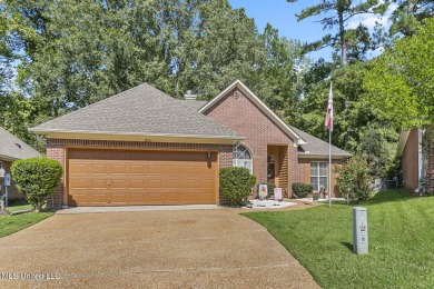 Fantastic 3BD/3BA one level home located in a golf course on Colonial Country Club Deerfield in Mississippi - for sale on GolfHomes.com, golf home, golf lot