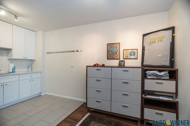 Fully renovated studio with separate den/sleeping area on Sydney R. Marovitz Golf Course in Illinois - for sale on GolfHomes.com, golf home, golf lot