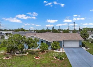 NO HOA** GENERATOR HOOKUP**  This well maintained 2-bedroom on North Lakes Golf Course in Florida - for sale on GolfHomes.com, golf home, golf lot