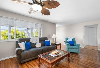 NO HOA** GENERATOR HOOKUP**  This well maintained 2-bedroom on North Lakes Golf Course in Florida - for sale on GolfHomes.com, golf home, golf lot