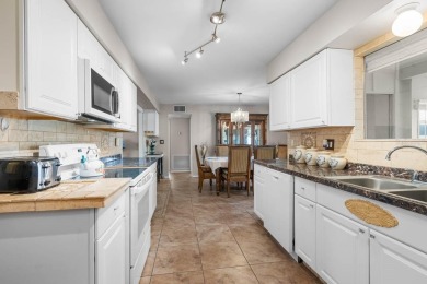 NO HOA** GENERATOR HOOKUP**  This well maintained 2-bedroom on North Lakes Golf Course in Florida - for sale on GolfHomes.com, golf home, golf lot
