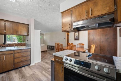 Don't miss this great investment opportunity! Duplex with lots on American Falls Golf Course in Idaho - for sale on GolfHomes.com, golf home, golf lot