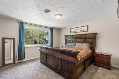 Don't miss this great investment opportunity! Duplex with lots on American Falls Golf Course in Idaho - for sale on GolfHomes.com, golf home, golf lot
