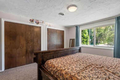 Don't miss this great investment opportunity! Duplex with lots on American Falls Golf Course in Idaho - for sale on GolfHomes.com, golf home, golf lot