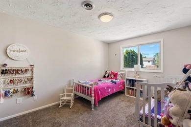 Don't miss this great investment opportunity! Duplex with lots on American Falls Golf Course in Idaho - for sale on GolfHomes.com, golf home, golf lot